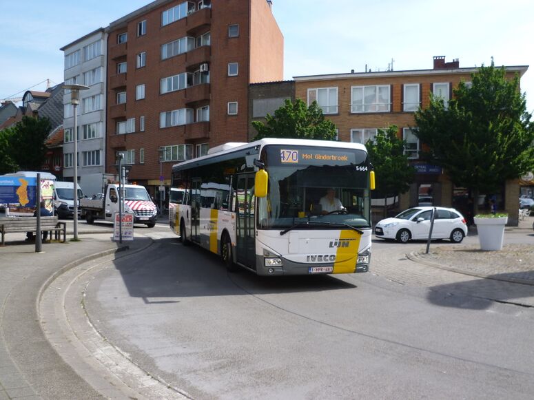 Bestand:Lijn 470 Turnhout.jpg