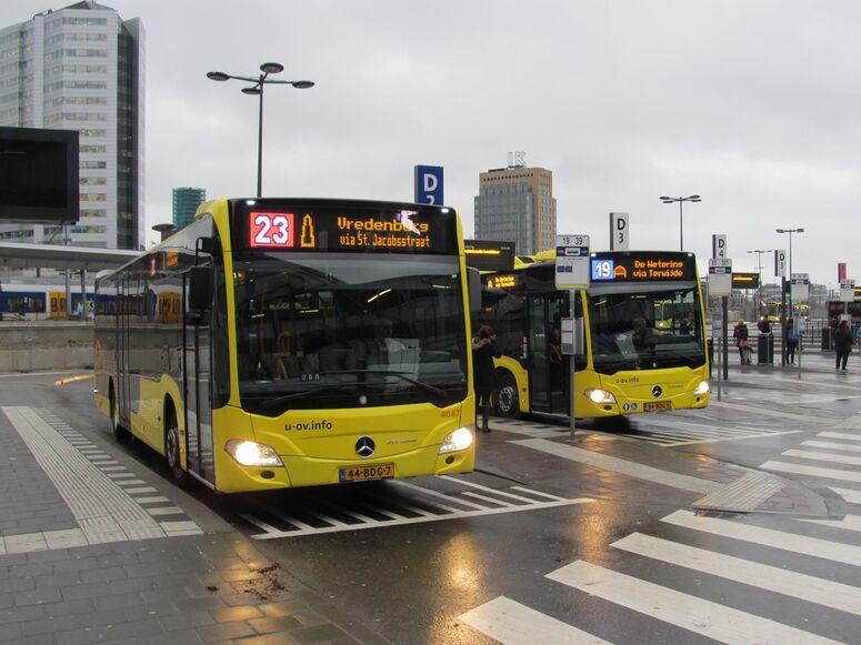Bestand:U-OV Lijn 23 Utrecht CS Jaarbeurszijde.JPG