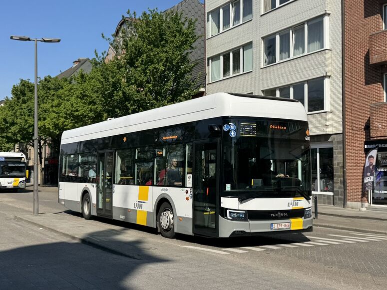 Bestand:StadsbusDeLijn614051.jpg