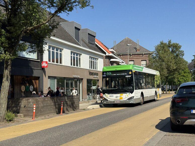 Bestand:StadsbusDeLijn639049.jpg